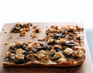 caramelized-onion-pizza-with-mushrooms-1020963l1